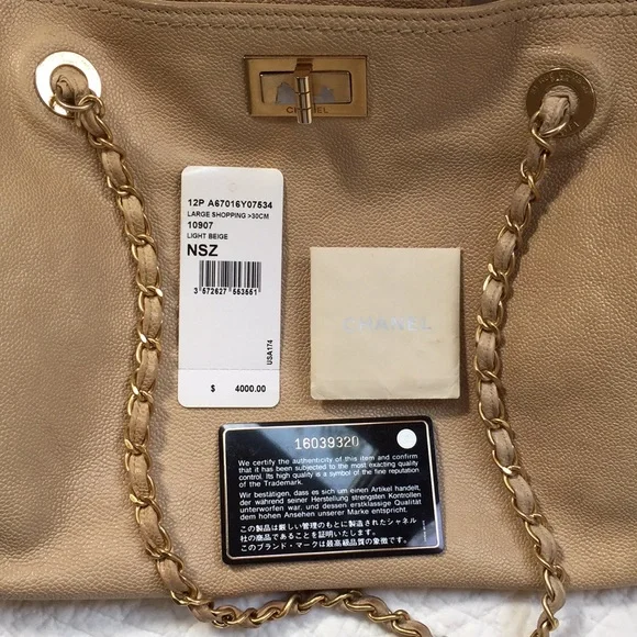 Chanel >30cm Large Shopping Bag Light Beige - Picture 8 of 8